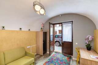 Апарт-отели Blumenhaus Sibiu Сибиу Studio Apartment (Orchidea)-10